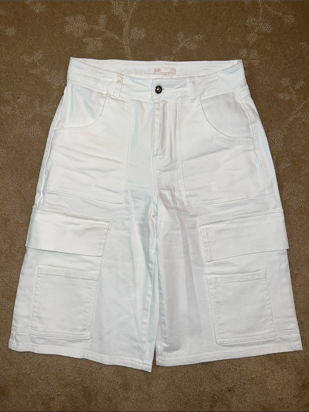 NWOT Gianni Bini White Cargo Bermuda Shorts, Small